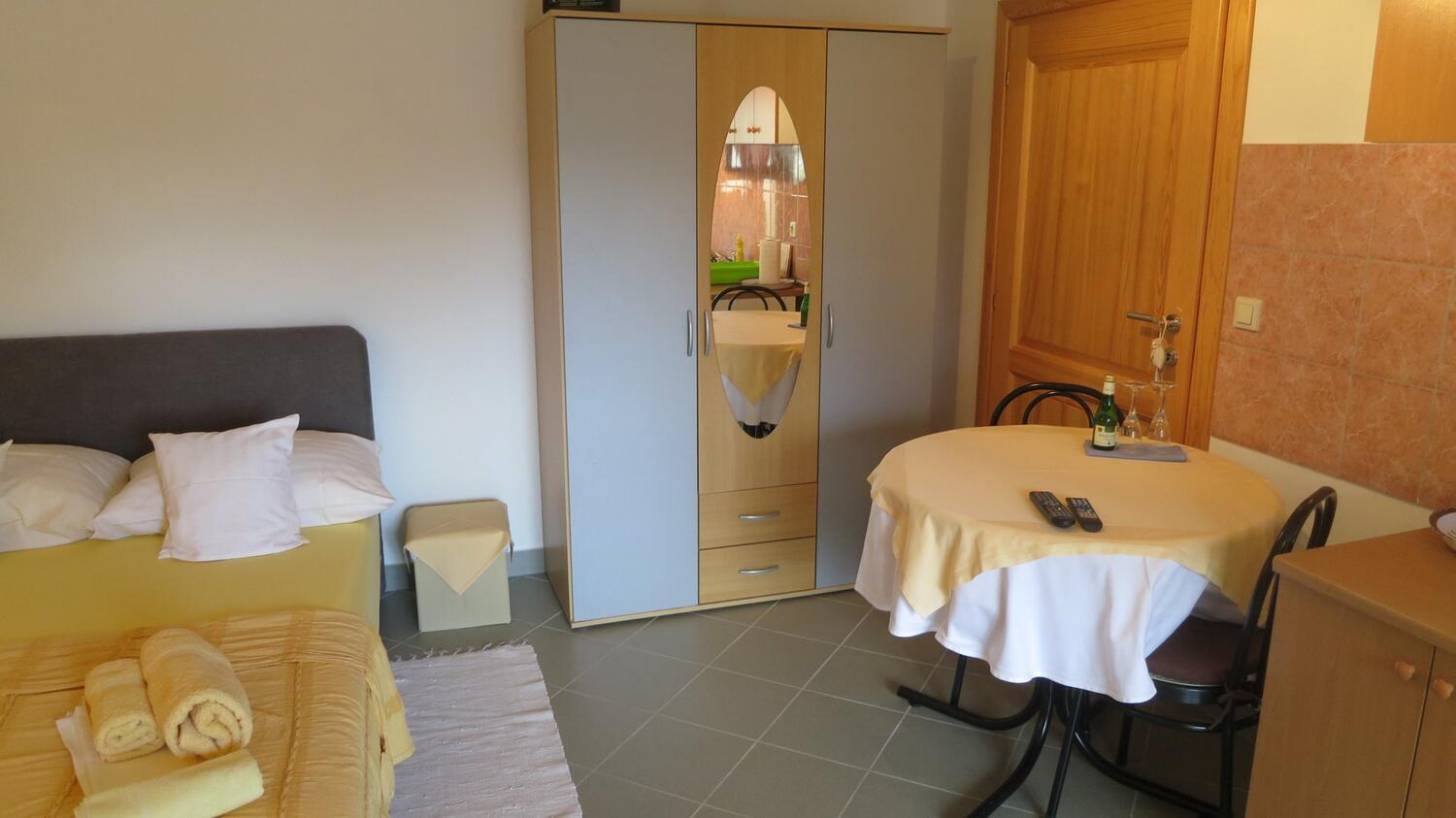Apartment Danijel 4 *